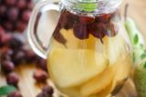 depositphotos_84989272-stock-photo-stewed-pears-and-rosehip.jpg
