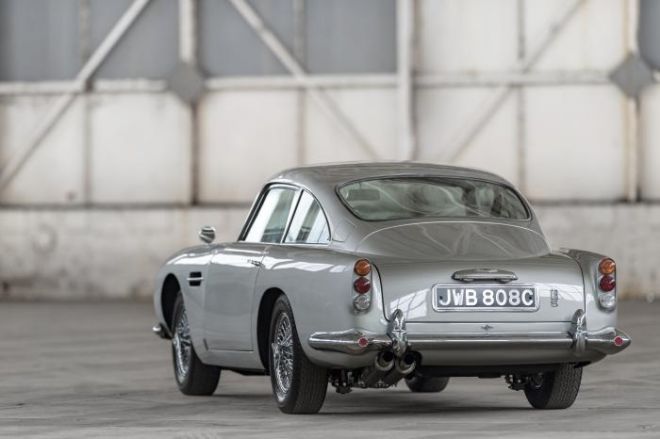 aston-martin-10-5e78b40177d39.jpg